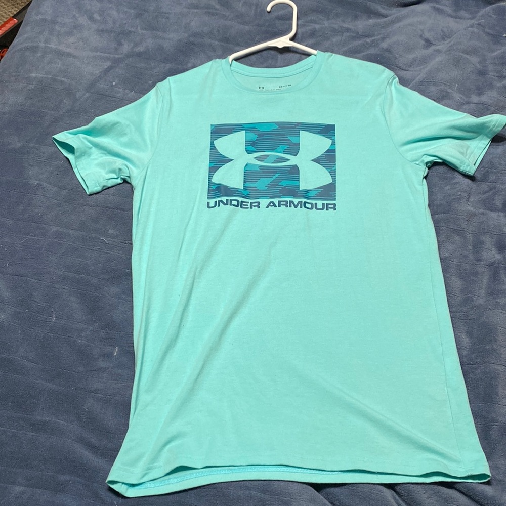 Teal under armour tshirt